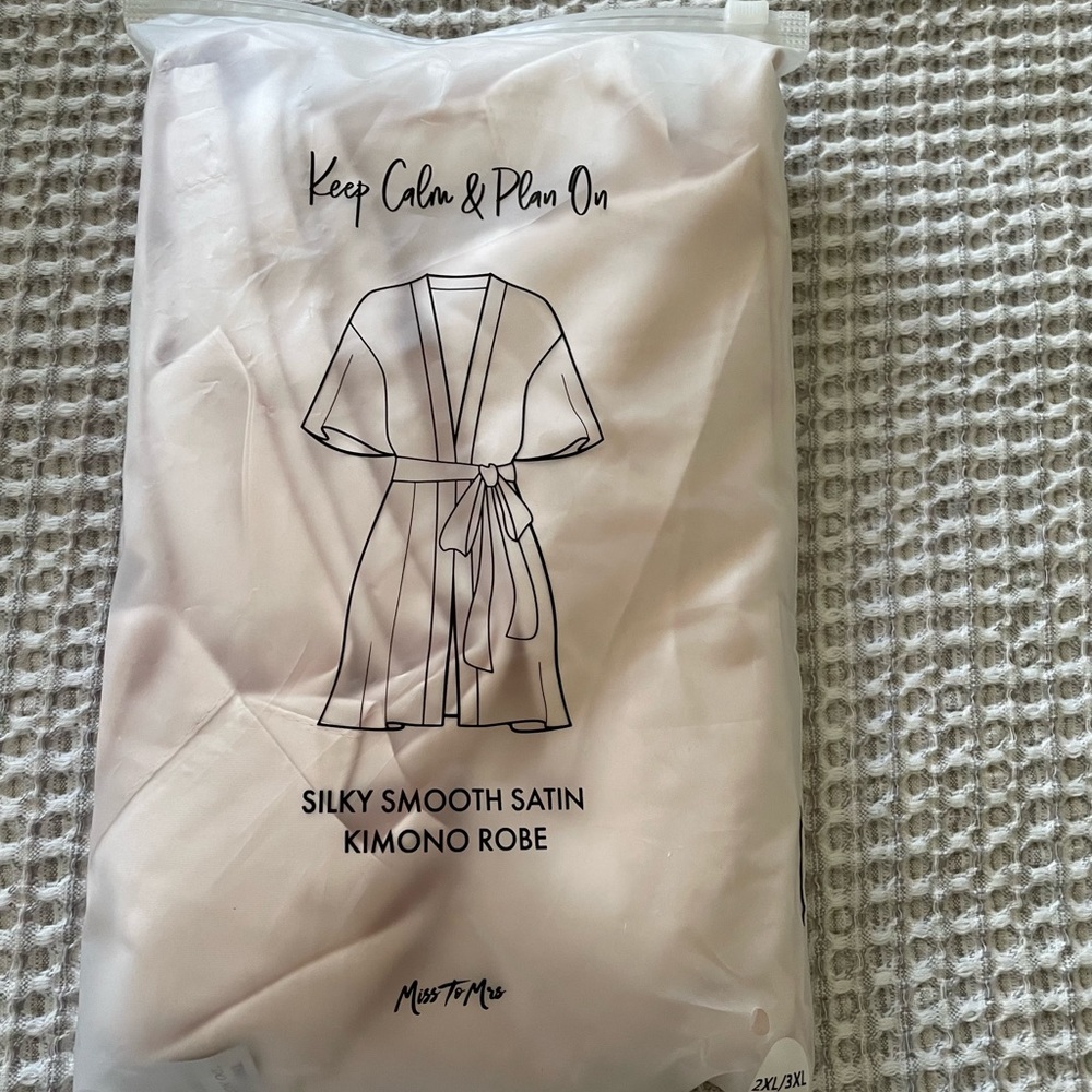 Satin kimono short robe